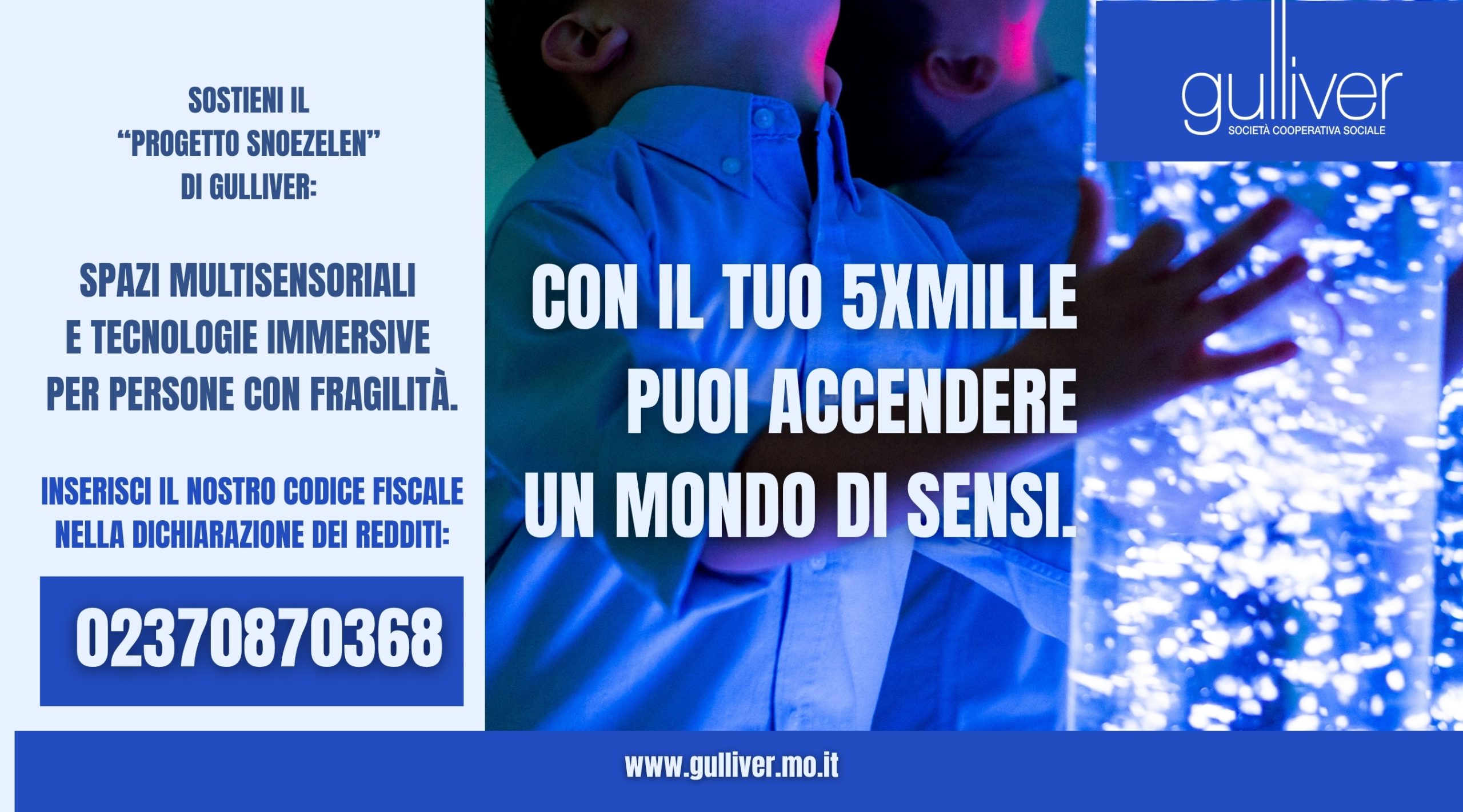 Campagna 5x1000 di Gulliver Cooperativa Sociale a sostegno del "Progetto Snoezelen": spazi multisensoriali e tecnologie immersive per persone con fragilità. L'immagine mostra un bambino che interagisce con un tubo di bolle luminose in una stanza sensoriale. Testo: "Con il tuo 5xmille puoi accendere un mondo di sensi". Codice fiscale da inserire nella dichiarazione dei redditi: 02370870368. Sito web: www.gulliver.mo.it.